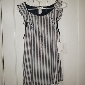 Cute maternity top!°